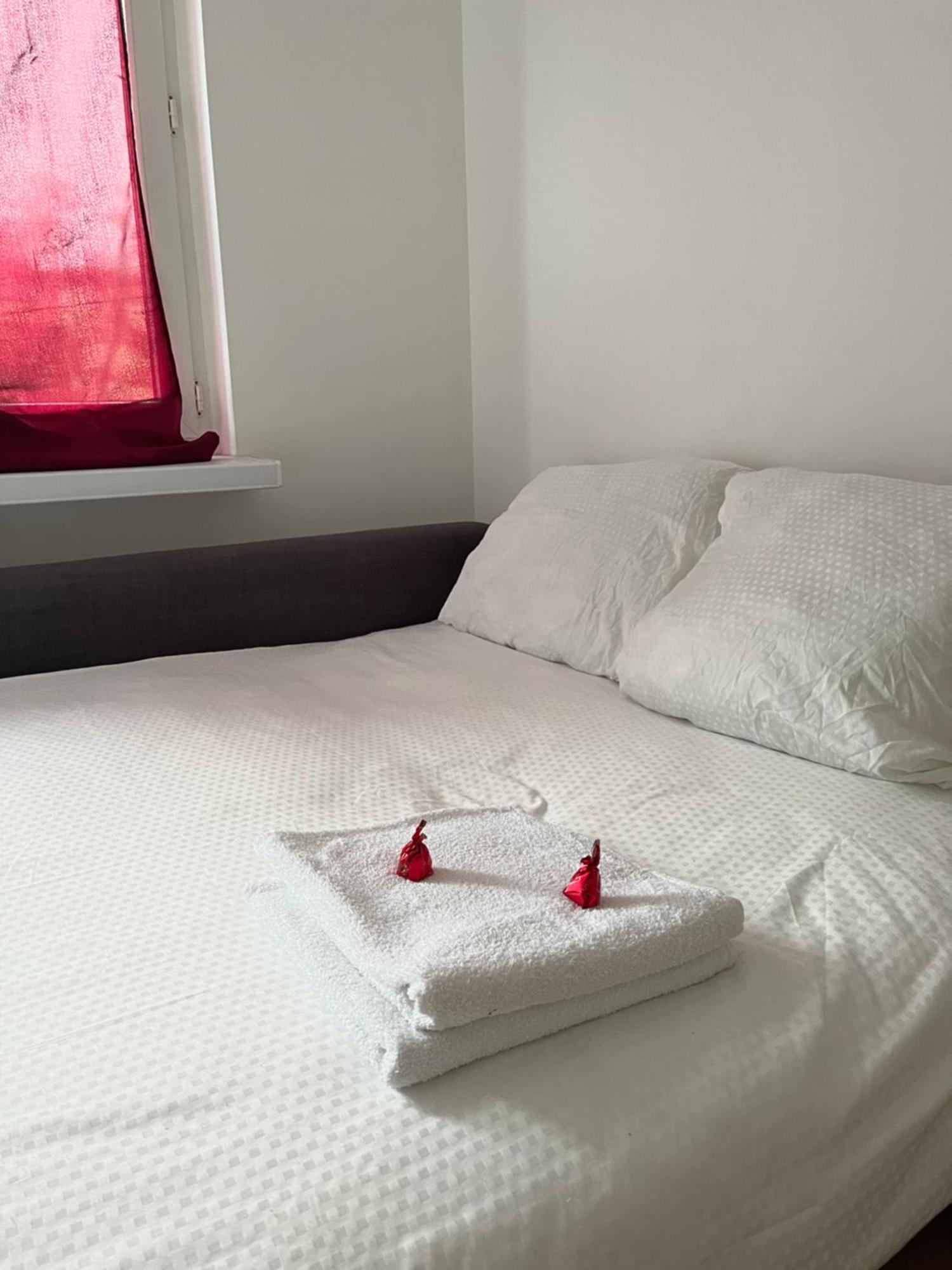 Bema Guest House - City Centre Breslau Zimmer foto